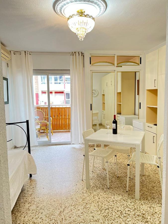 Studio Touristique Iris Apartment เบนัลมาเดนา ภายนอก รูปภาพ