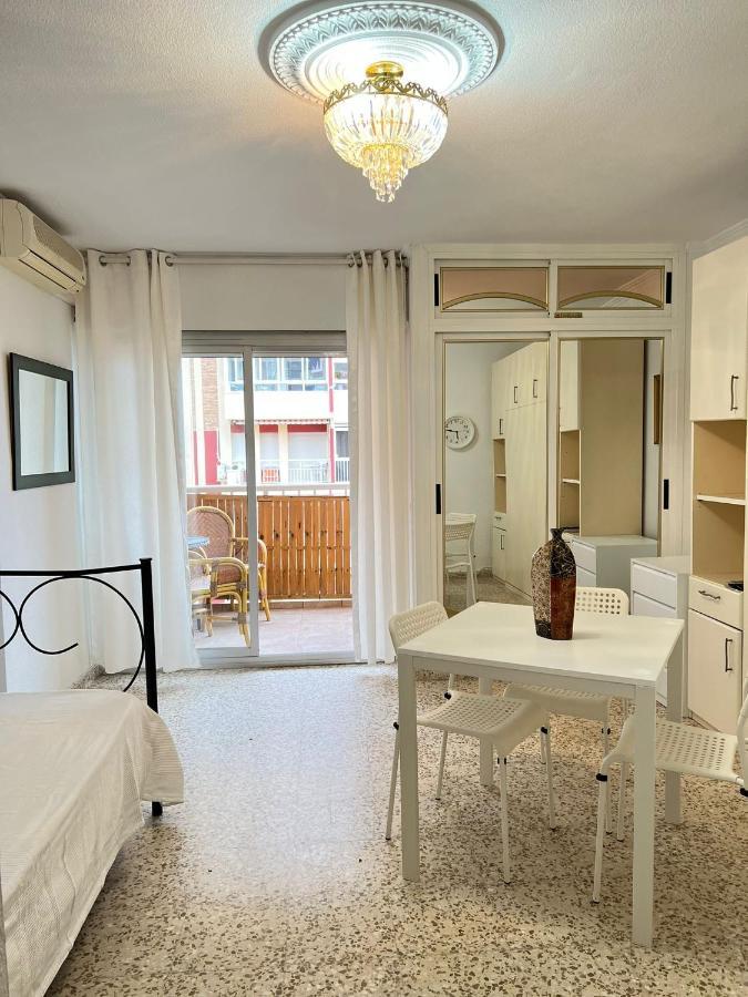 Studio Touristique Iris Apartment เบนัลมาเดนา ภายนอก รูปภาพ