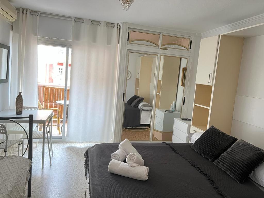 Studio Touristique Iris Apartment เบนัลมาเดนา ภายนอก รูปภาพ